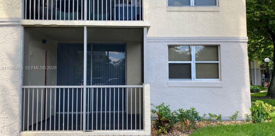 Condominio en Doral, Florida, 1 dormitorio  № 2090265