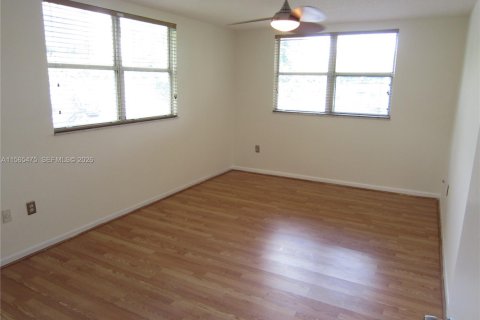 Condominio en venta en Doral, Florida, 1 dormitorio, 75.25 m2 № 2090265 - foto 6