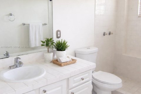 Condominio en venta en Doral, Florida, 1 dormitorio, 75.25 m2 № 2090265 - foto 11