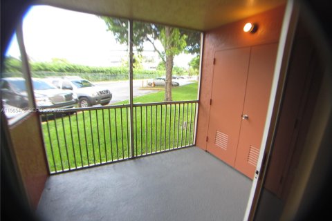 Condominio en venta en Doral, Florida, 1 dormitorio, 75.25 m2 № 2090265 - foto 8