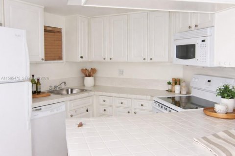 Condominio en venta en Doral, Florida, 1 dormitorio, 75.25 m2 № 2090265 - foto 10