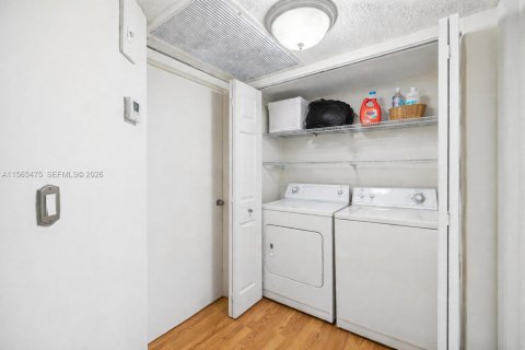 Condominio en venta en Doral, Florida, 1 dormitorio, 75.25 m2 № 2090265 - foto 13