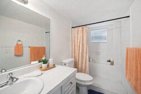 Condominio en venta en Doral, Florida, 1 dormitorio, 75.25 m2 № 2090265 - foto 12