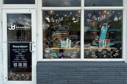 Commercial property in Opa-locka, Florida № 2049776