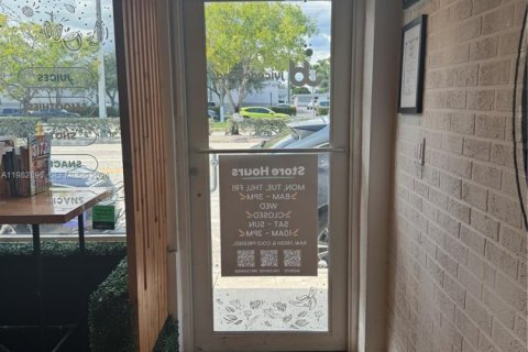 Commercial property in Opa-locka, Florida № 2049776 - photo 6