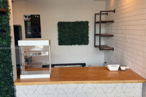 Commercial property in Opa-locka, Florida № 2049776 - photo 5