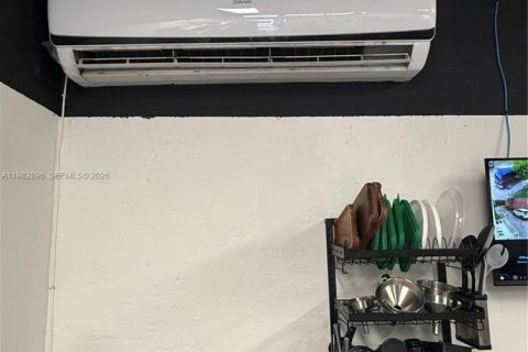 Commercial property in Opa-locka, Florida № 2049776 - photo 14