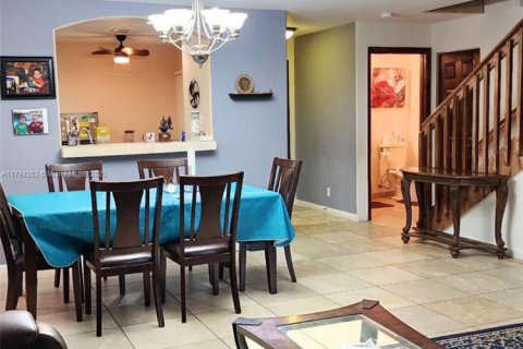 House in Riviera Beach, Florida 3 bedrooms, 145.95 sq.m. № 1936537 - photo 3