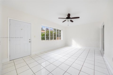 Propiedad comercial en venta en Miami, Florida, 156.08 m2 № 1967152 - foto 6
