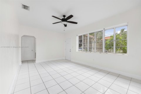 Propiedad comercial en venta en Miami, Florida, 156.08 m2 № 1967152 - foto 8