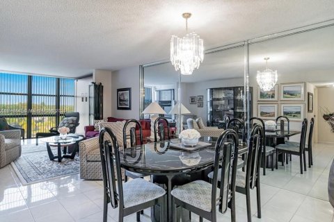 Condo in Hallandale Beach, Florida, 1 bedroom  № 1694489 - photo 7