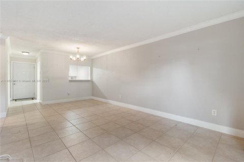 Condo in Miami, Florida, 2 bedrooms  № 1896805 - photo 6