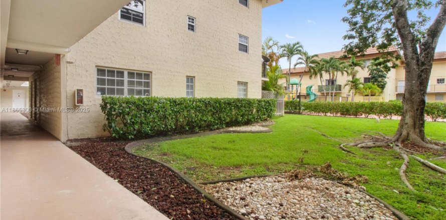 Condo in Miami, Florida, 2 bedrooms  № 1896805