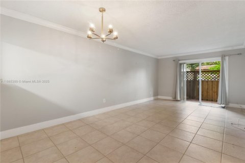 Condo in Miami, Florida, 2 bedrooms  № 1896805 - photo 5