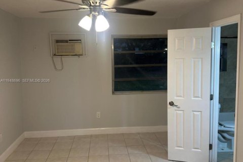 Villa ou maison à louer à North Miami Beach, Floride: 4 chambres, 189.15 m2 № 2004579 - photo 18