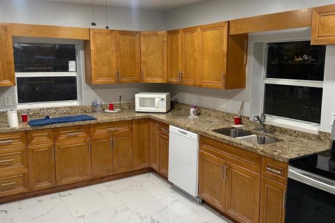 Villa ou maison à louer à North Miami Beach, Floride: 4 chambres, 189.15 m2 № 2004579 - photo 6