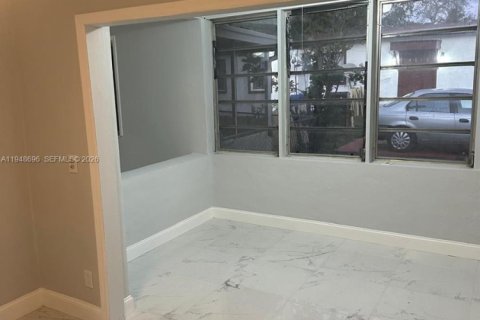 Villa ou maison à louer à North Miami Beach, Floride: 4 chambres, 189.15 m2 № 2004579 - photo 20