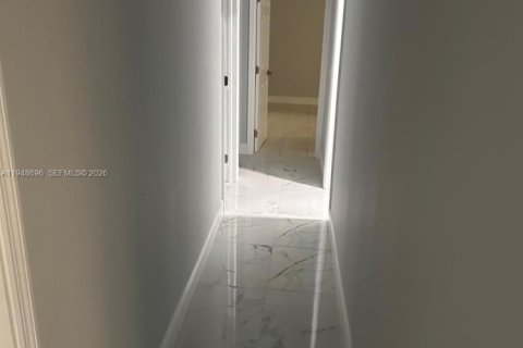 Villa ou maison à louer à North Miami Beach, Floride: 4 chambres, 189.15 m2 № 2004579 - photo 25