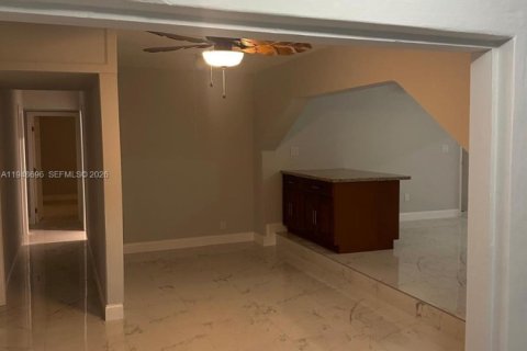 Villa ou maison à louer à North Miami Beach, Floride: 4 chambres, 189.15 m2 № 2004579 - photo 15