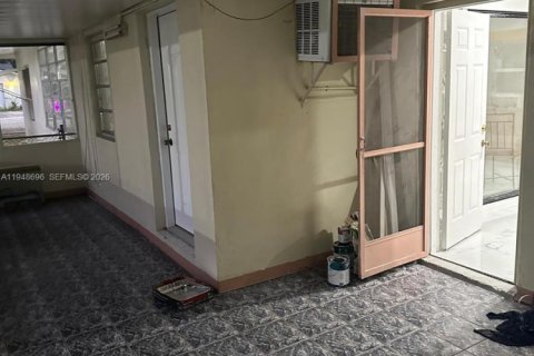 Villa ou maison à louer à North Miami Beach, Floride: 4 chambres, 189.15 m2 № 2004579 - photo 29