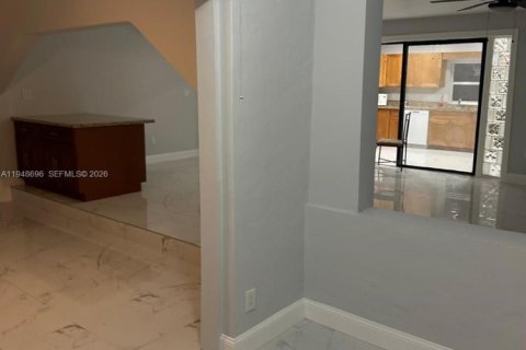 Villa ou maison à louer à North Miami Beach, Floride: 4 chambres, 189.15 m2 № 2004579 - photo 14