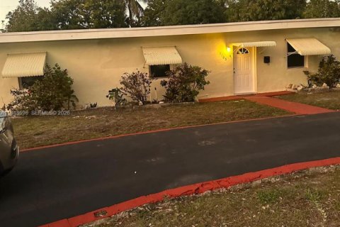 Villa ou maison à North Miami Beach, Floride 4 chambres, 189.15 m2 № 2004579