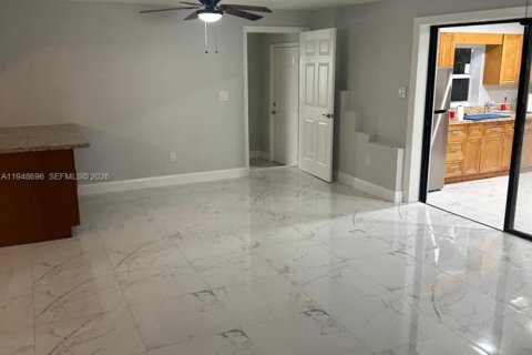 Villa ou maison à louer à North Miami Beach, Floride: 4 chambres, 189.15 m2 № 2004579 - photo 11