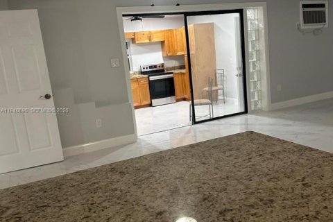 Villa ou maison à louer à North Miami Beach, Floride: 4 chambres, 189.15 m2 № 2004579 - photo 13