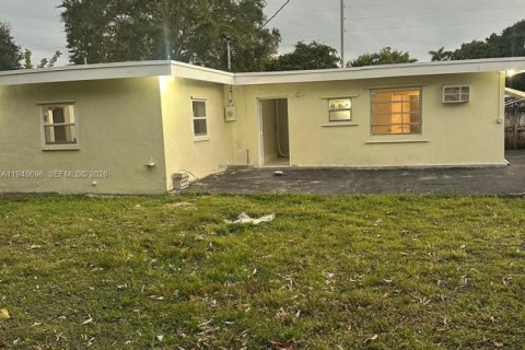 Villa ou maison à louer à North Miami Beach, Floride: 4 chambres, 189.15 m2 № 2004579 - photo 5