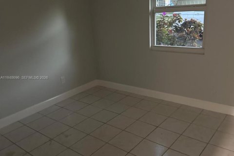 Villa ou maison à louer à North Miami Beach, Floride: 4 chambres, 189.15 m2 № 2004579 - photo 24