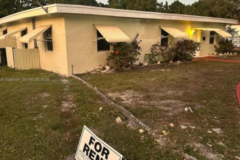 Villa ou maison à louer à North Miami Beach, Floride: 4 chambres, 189.15 m2 № 2004579 - photo 3