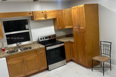 Villa ou maison à louer à North Miami Beach, Floride: 4 chambres, 189.15 m2 № 2004579 - photo 7