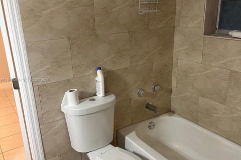 Villa ou maison à louer à North Miami Beach, Floride: 4 chambres, 189.15 m2 № 2004579 - photo 26