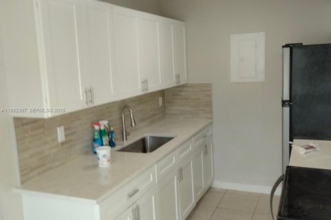 Condominio en alquiler en Deerfield Beach, Florida, 2 dormitorios, 65.87 m2 № 1990696 - foto 2