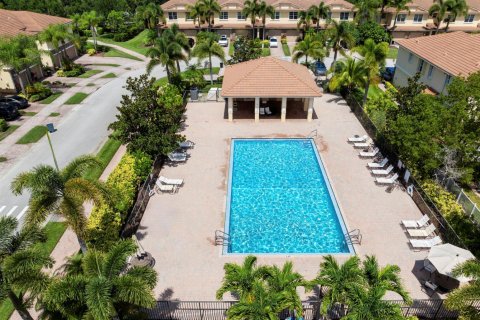 Townhouse in Stuart, Florida 3 bedrooms, 149.94 sq.m. № 2171703 - photo 9