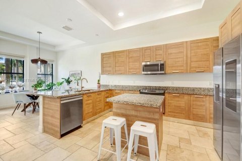 Townhouse in Doral, Florida 3 bedrooms, 226.5 sq.m. № 2409129 - photo 18