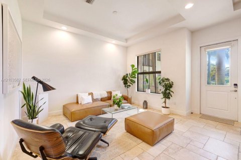 Townhouse in Doral, Florida 3 bedrooms, 226.5 sq.m. № 2409129 - photo 10