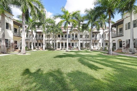 Townhouse in Doral, Florida 3 bedrooms, 226.5 sq.m. № 2409129 - photo 2