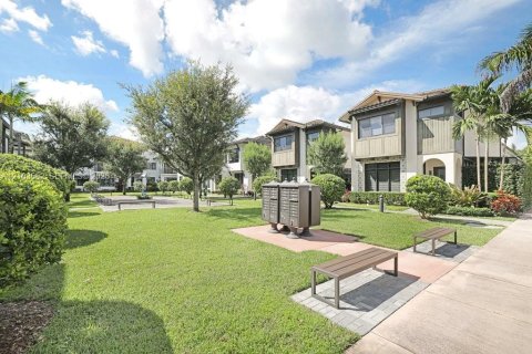 Townhouse in Doral, Florida 3 bedrooms, 226.5 sq.m. № 2409129 - photo 3