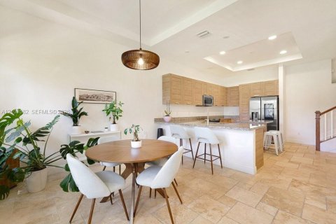 Townhouse in Doral, Florida 3 bedrooms, 226.5 sq.m. № 2409129 - photo 12