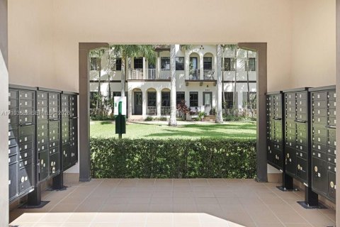 Townhouse in Doral, Florida 3 bedrooms, 226.5 sq.m. № 2409129 - photo 6