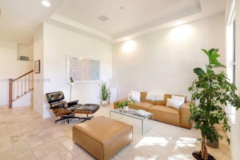 Townhouse in Doral, Florida 3 bedrooms, 226.5 sq.m. № 2409129 - photo 11