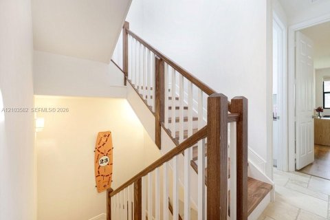 Townhouse in Doral, Florida 3 bedrooms, 226.5 sq.m. № 2409129 - photo 21