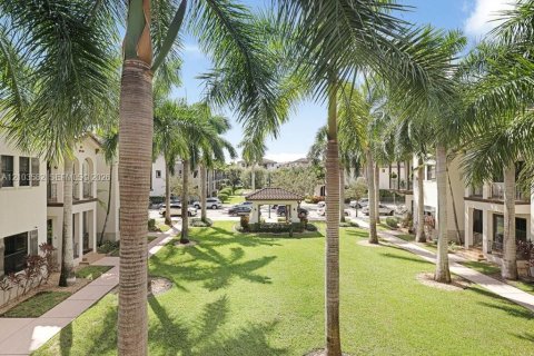 Townhouse in Doral, Florida 3 bedrooms, 226.5 sq.m. № 2409129 - photo 30