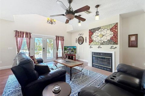 House in Crystal River, Florida 3 bedrooms, 343.27 sq.m. № 2151337 - photo 12