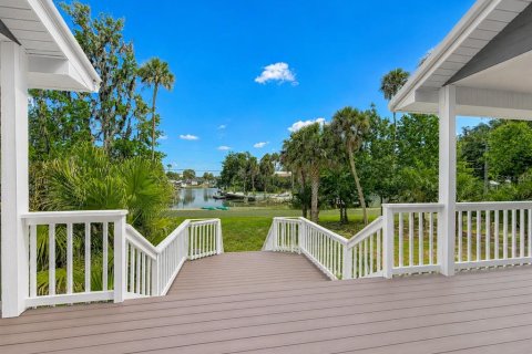 House in Crystal River, Florida 3 bedrooms, 343.27 sq.m. № 2151337 - photo 6
