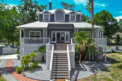 House in Crystal River, Florida 3 bedrooms, 343.27 sq.m. № 2151337