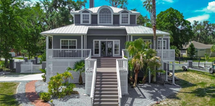 House in Crystal River, Florida 3 bedrooms, 343.27 sq.m. № 2151337