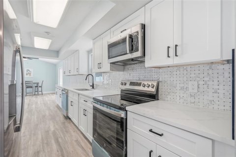 Villa ou maison à vendre à Saint Petersburg, Floride: 3 chambres, 164.25 m2 № 2329826 - photo 3