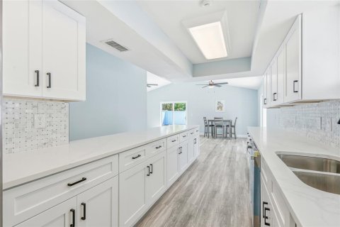 Villa ou maison à vendre à Saint Petersburg, Floride: 3 chambres, 164.25 m2 № 2329826 - photo 4
